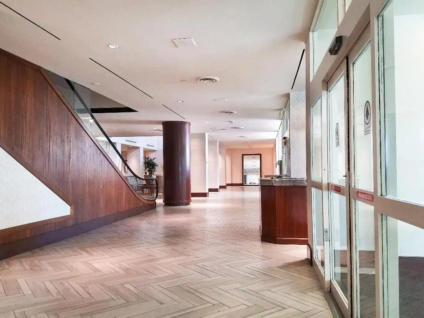 Omni Corpus Christi Lobby