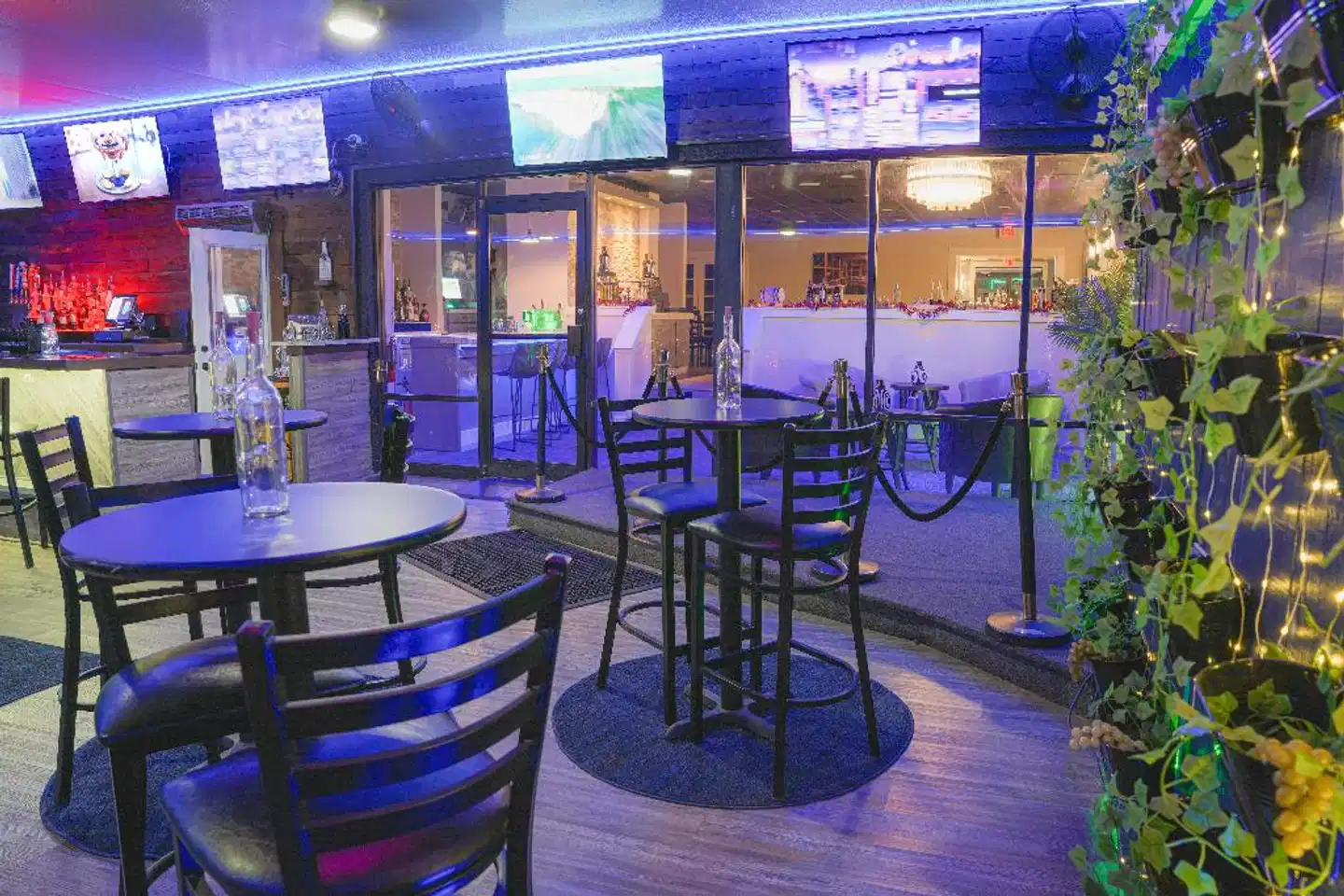 Parc Corniche Condominium Suite Hotel Bar