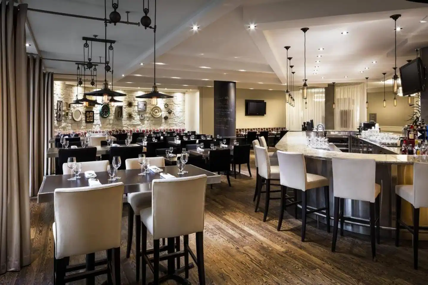 Le Westin Resort & Spa, Tremblant, Quebec Bar