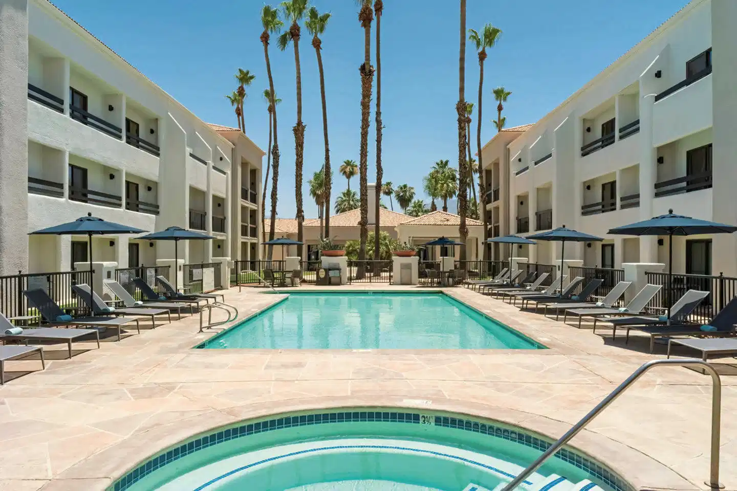 Courtyard by Marriott Palm Springs Pool