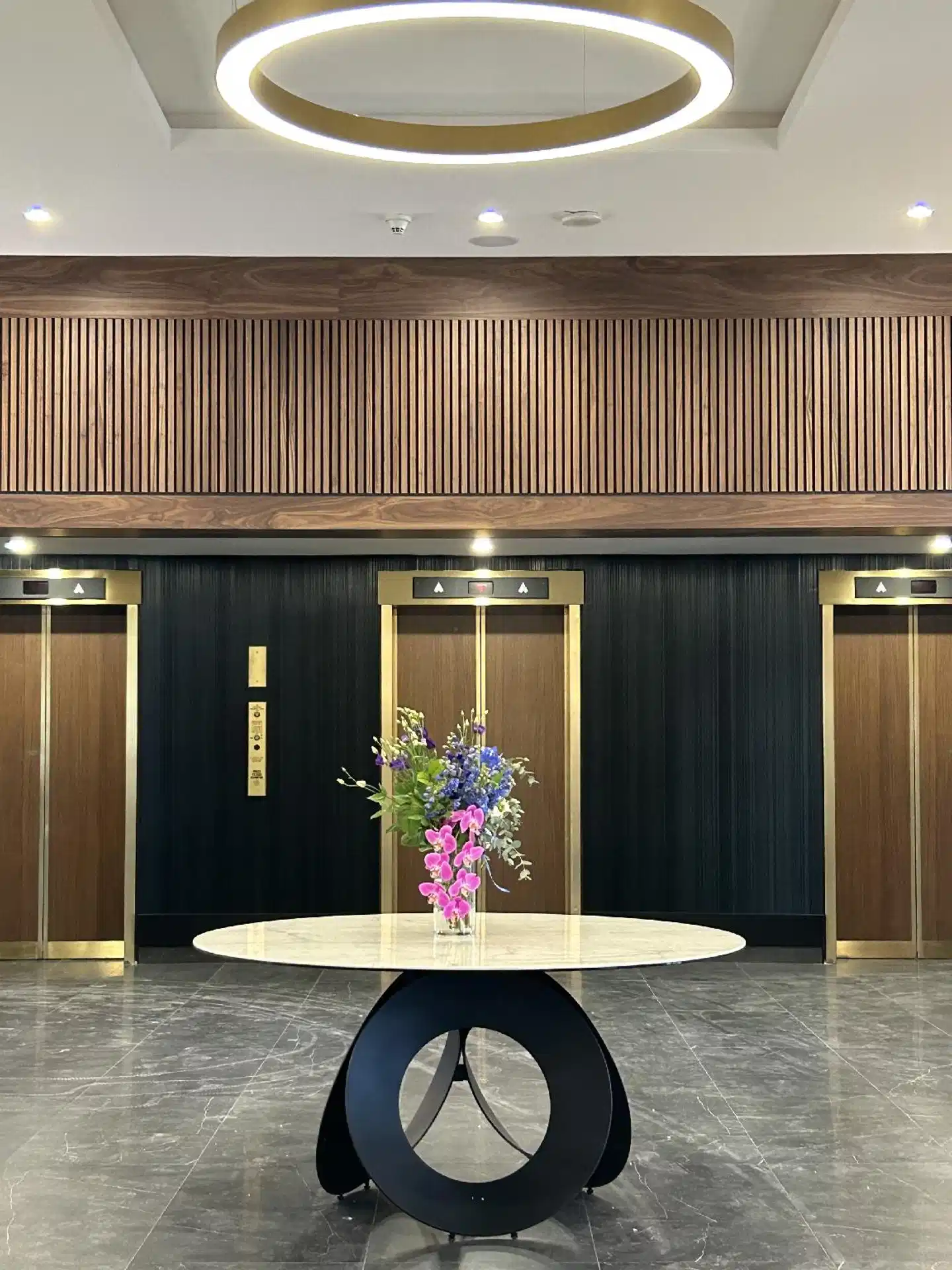 Radisson Blu Vancouver Airport Lobby