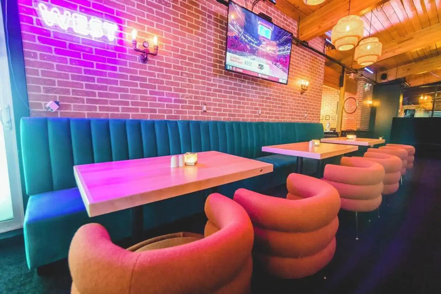 Riôtel Carleton-sur-Mer Bar