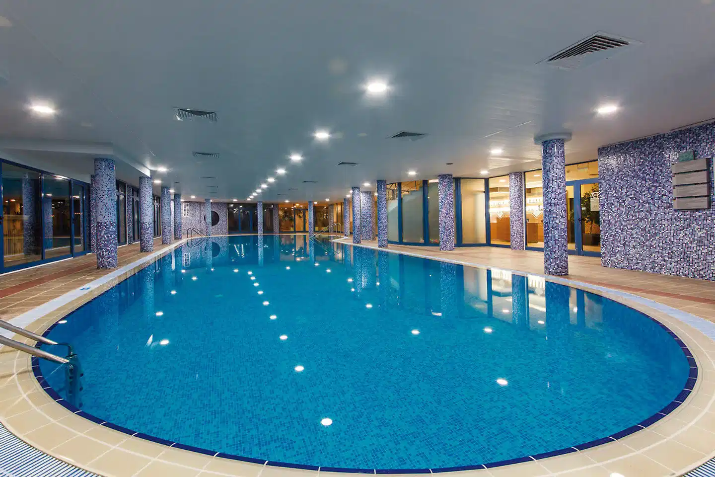 Hotel Balneo & SPA Azalia Hallenbad