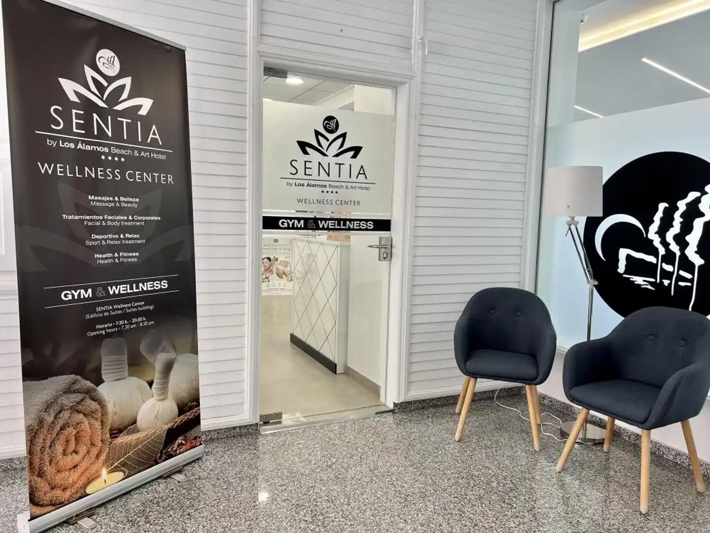 Hotel Los Álamos Beach & Art Lobby