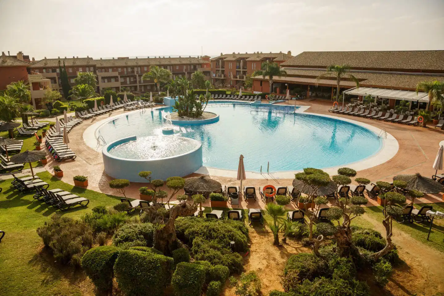 Aparthotel ILUNION Tartessus Sancti Petri Pool