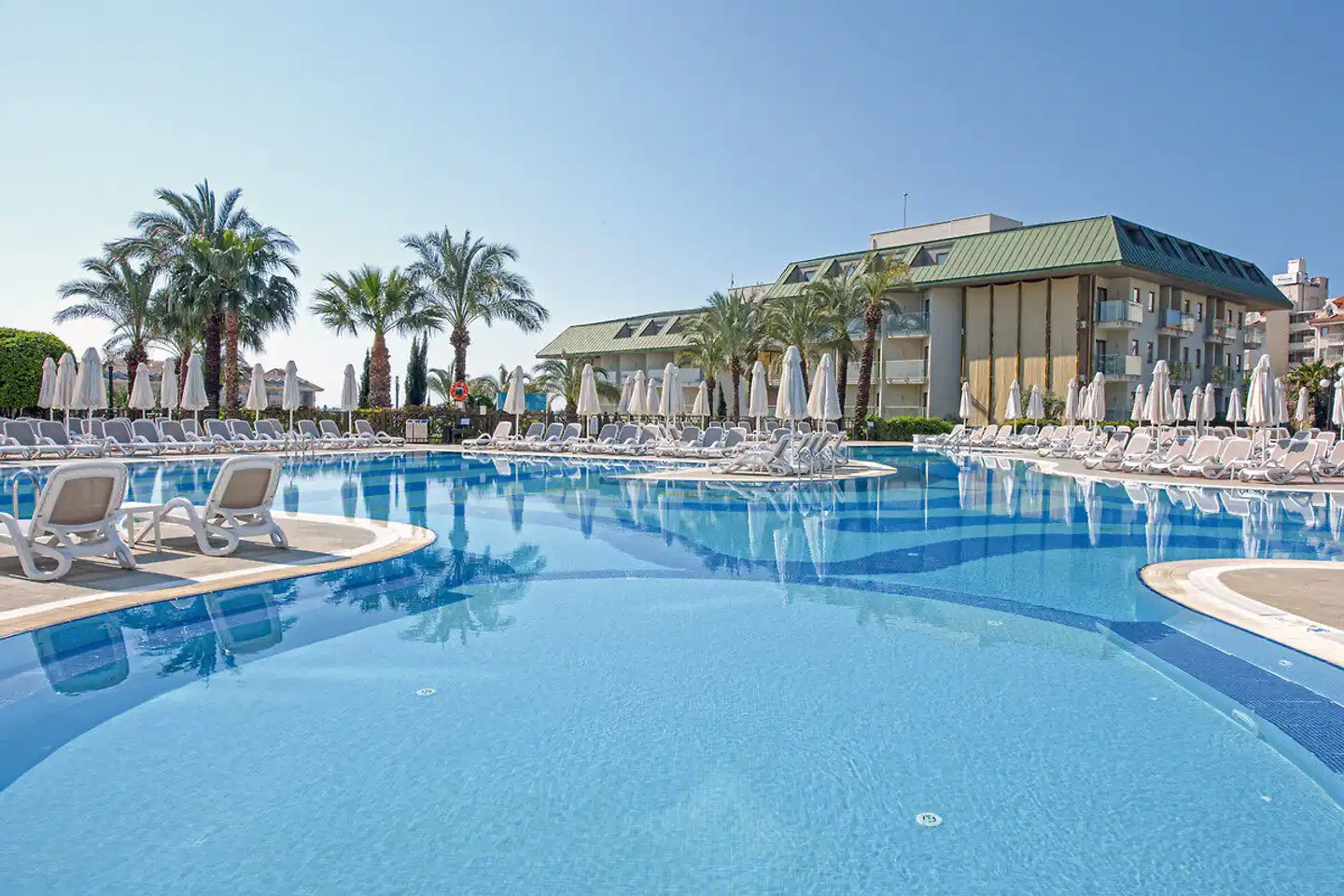 Novum Garden Side Pool