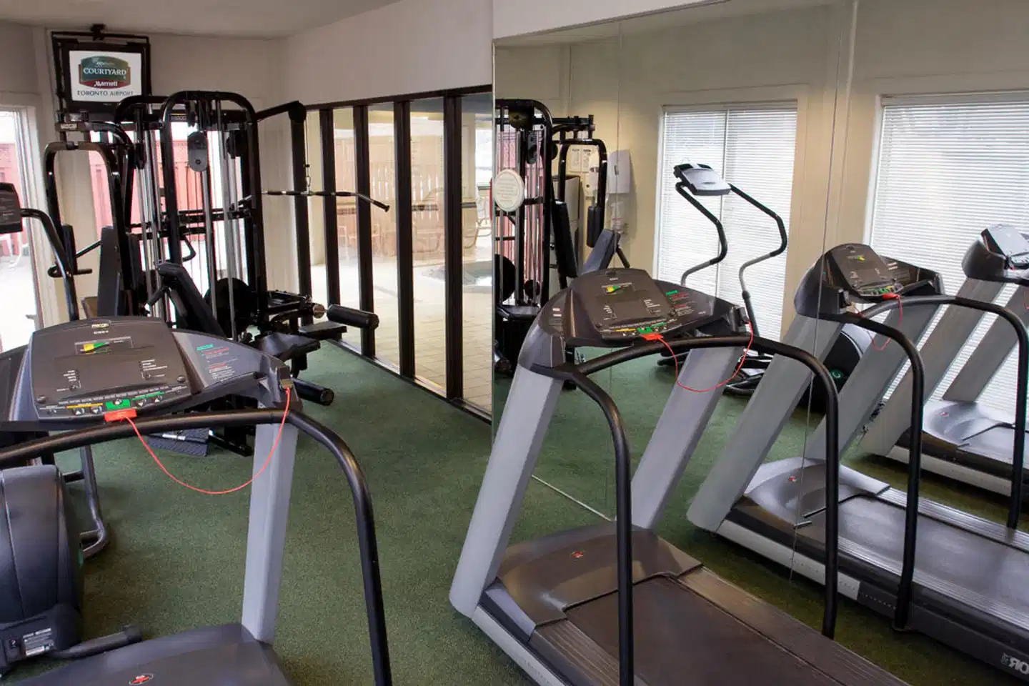 Carlingview Toronto Airport Sport und Entertainment