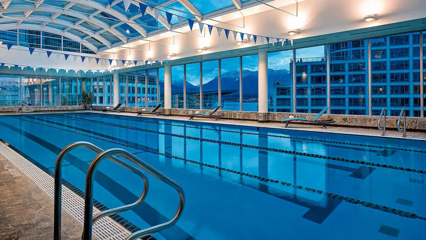 Auberge Vancouver Hotel Hallenbad