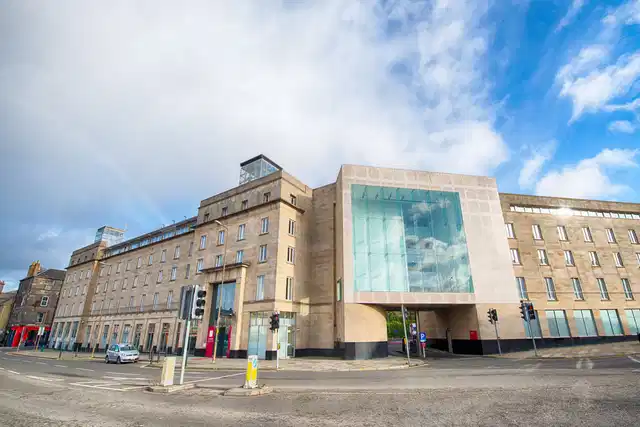 Leonardo Royal Edinburgh Haymarket Aussenansicht