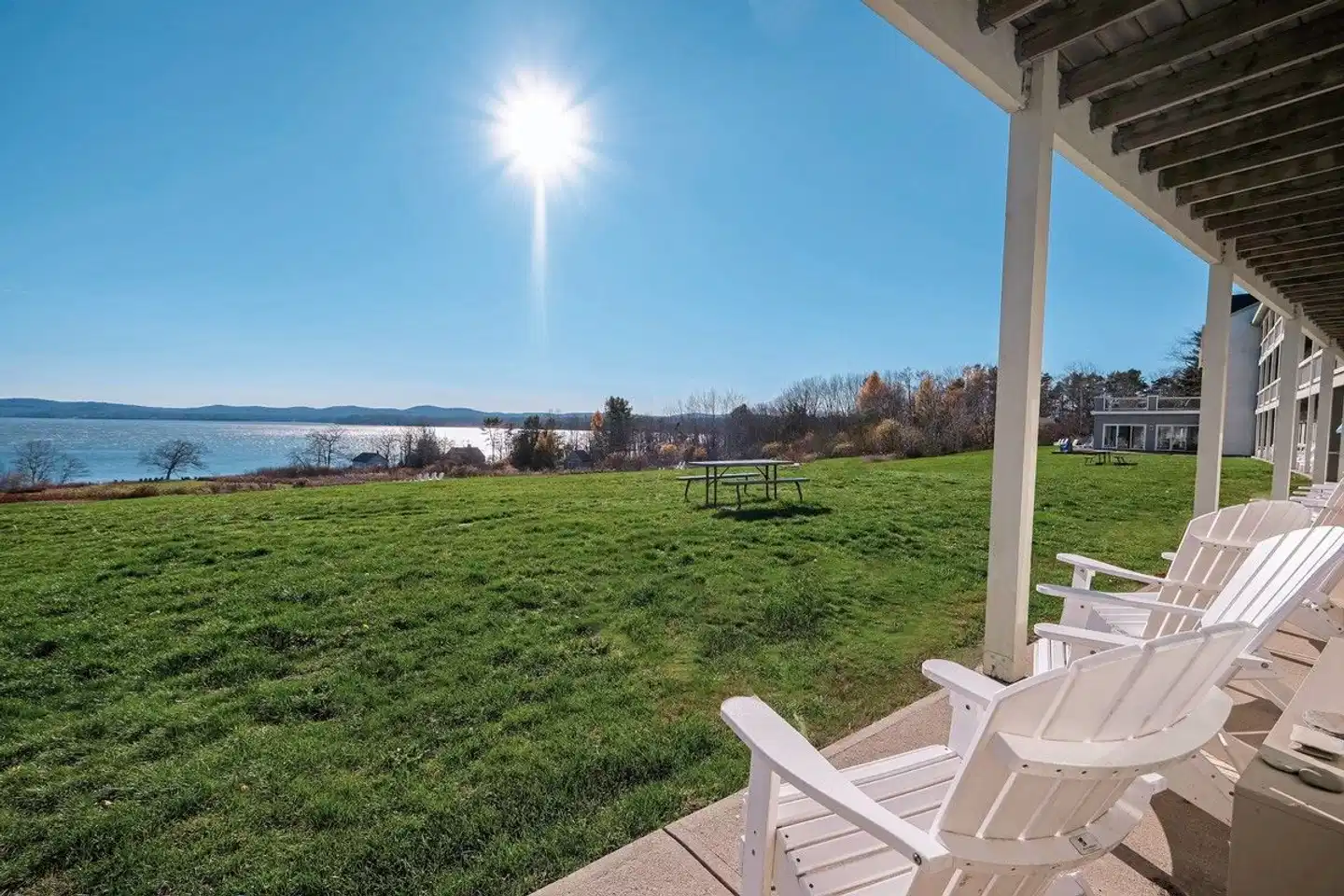 Fireside Inn & Suites Belfast Terrasse