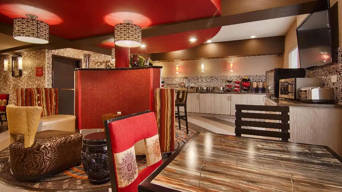 Best Western Plus Jackson Downtown-Coliseum Bar