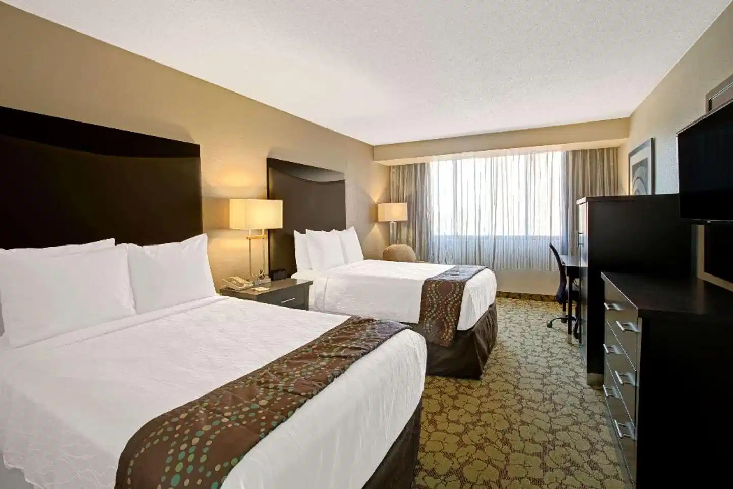 Ramada Plaza by Wyndham Charlotte Airport Conference Center Wohnbeispiel