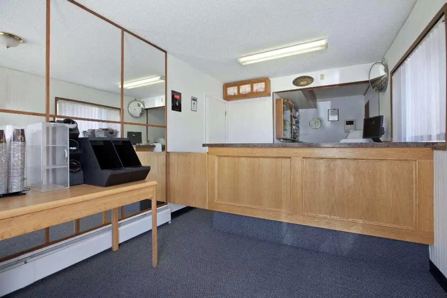 Travelodge by Wyndham Moose Jaw Lobby