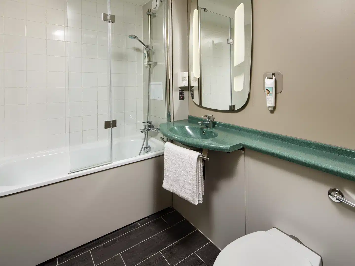 ibis Birmingham Centre Irving Street Badezimmer