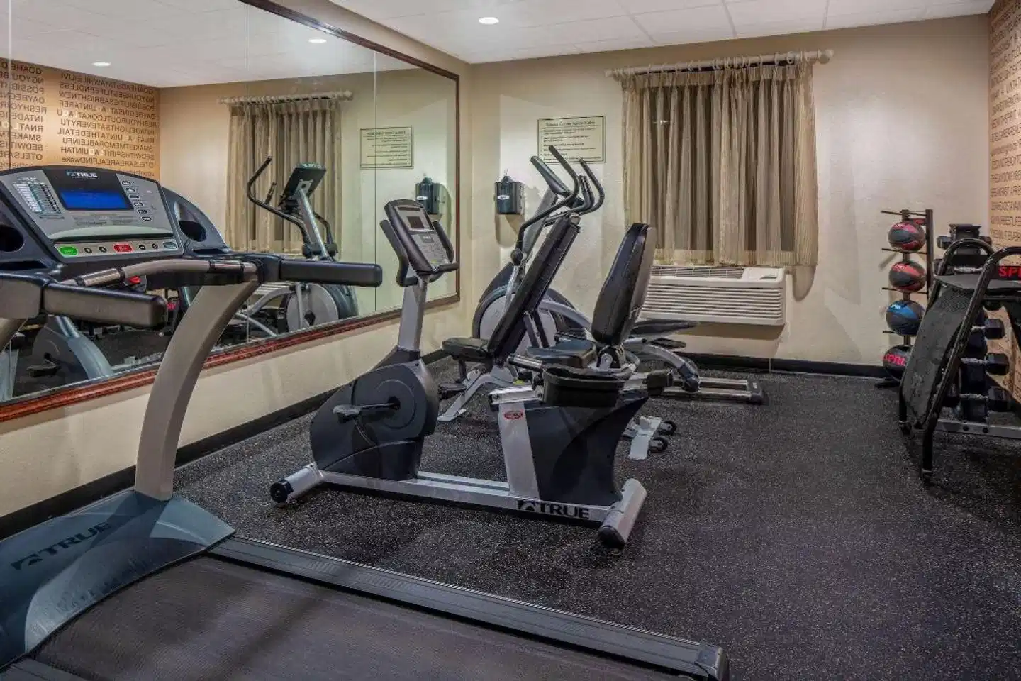 La Quinta Inn & Suites by Wyndham Bonita Springs Naples N. Sport und Entertainment