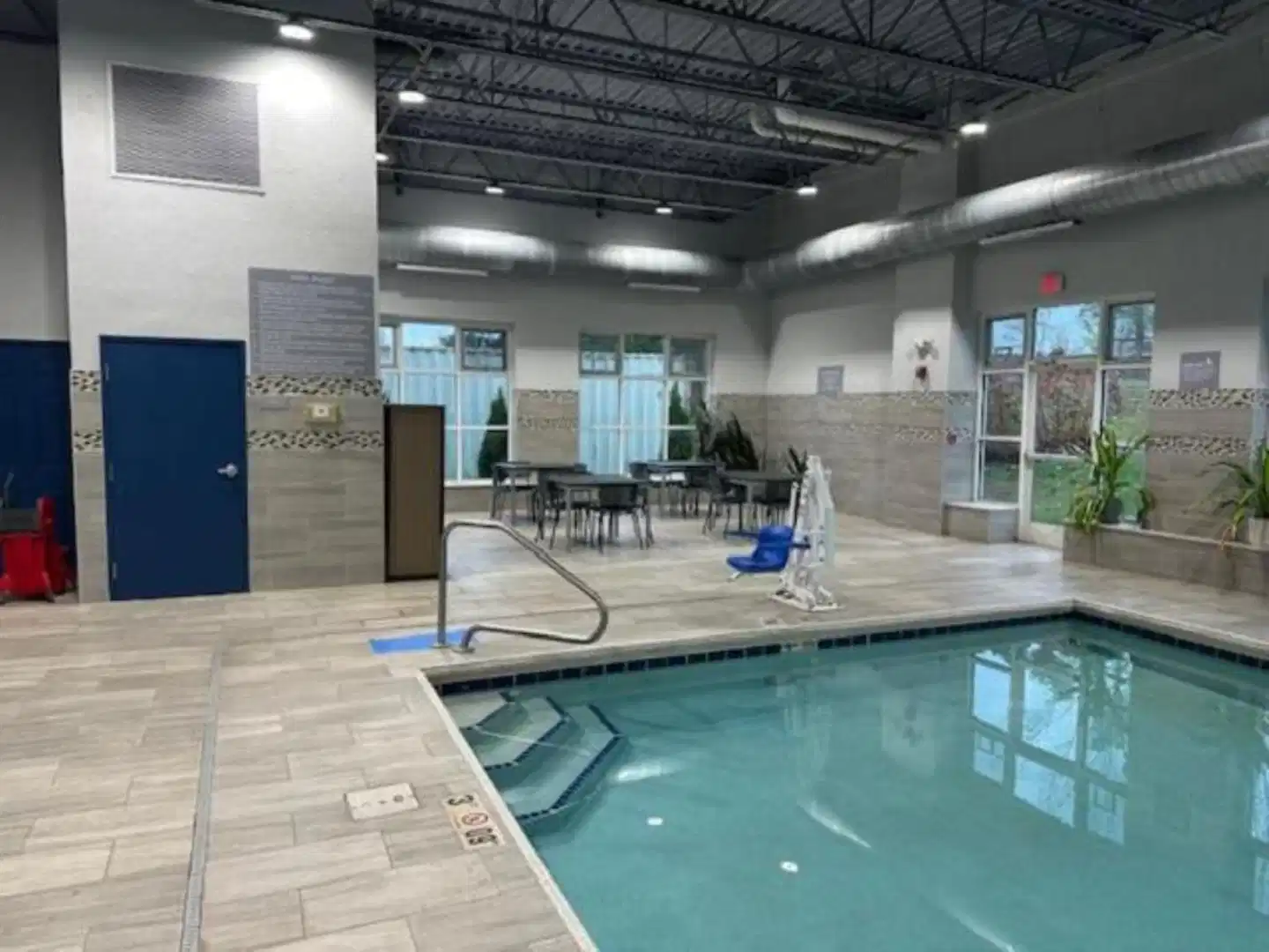 Spark by Hilton Walker Grand Rapids North Hallenbad