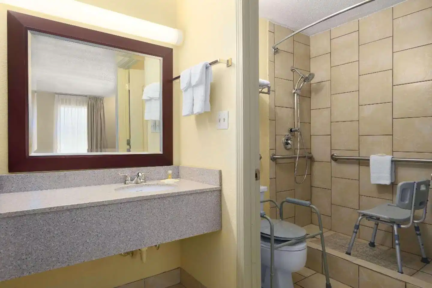 Days Inn by Wyndham Brunswick/St. Simons Area Badezimmer