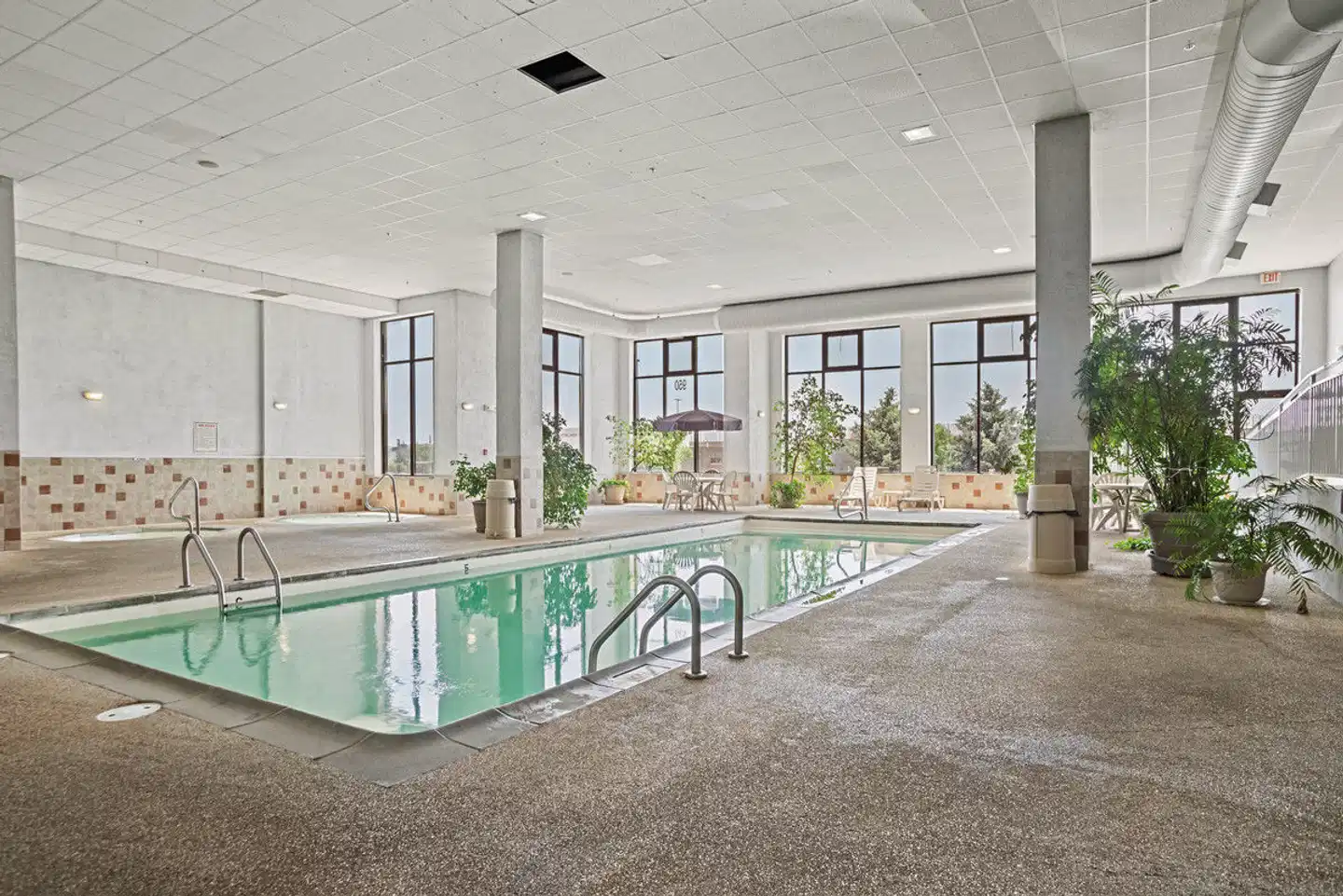 Elevation Inn & Suites, Trademark Collection by Wyndham Hallenbad