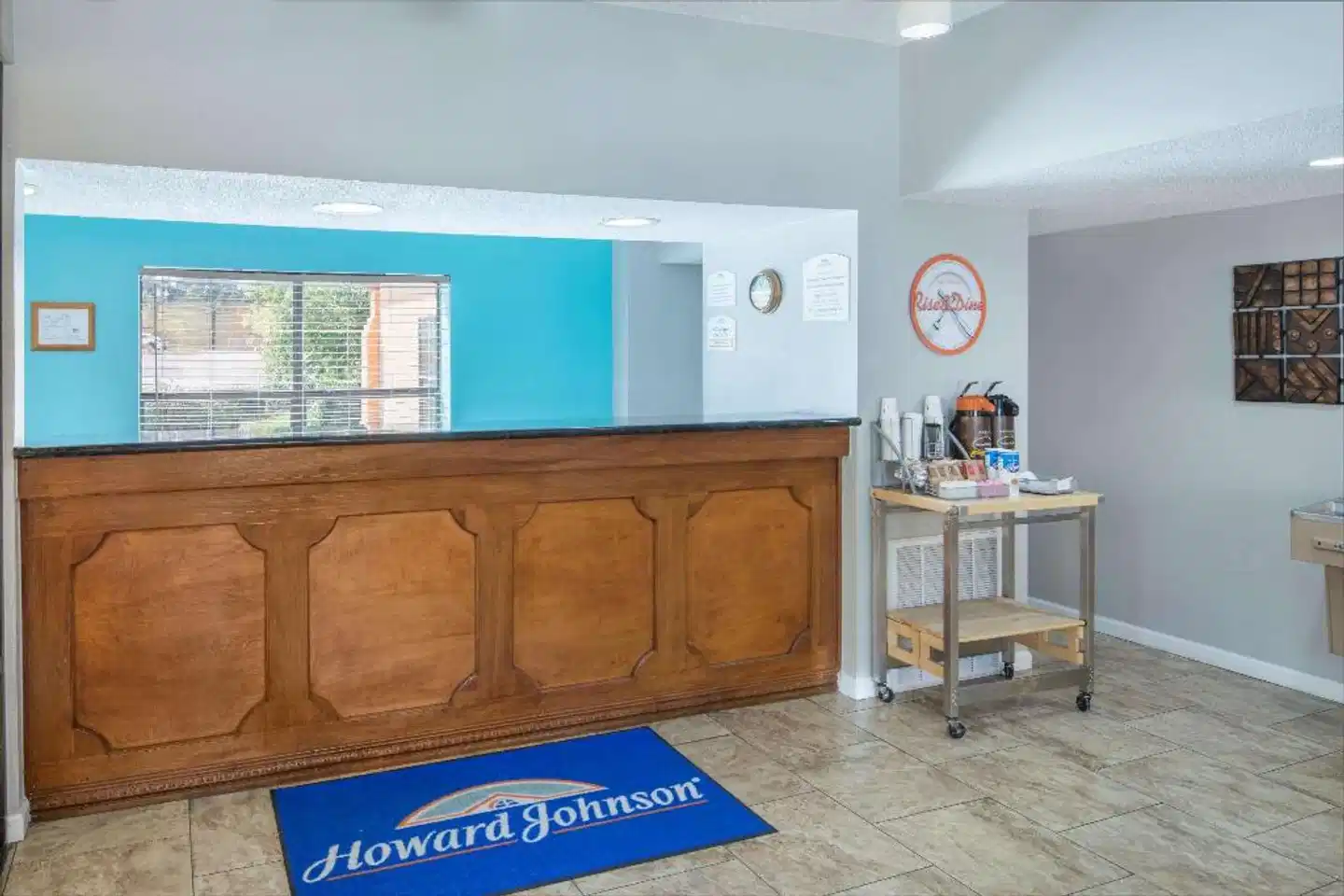 Howard Johnson by Wyndham Vicksburg Lobby