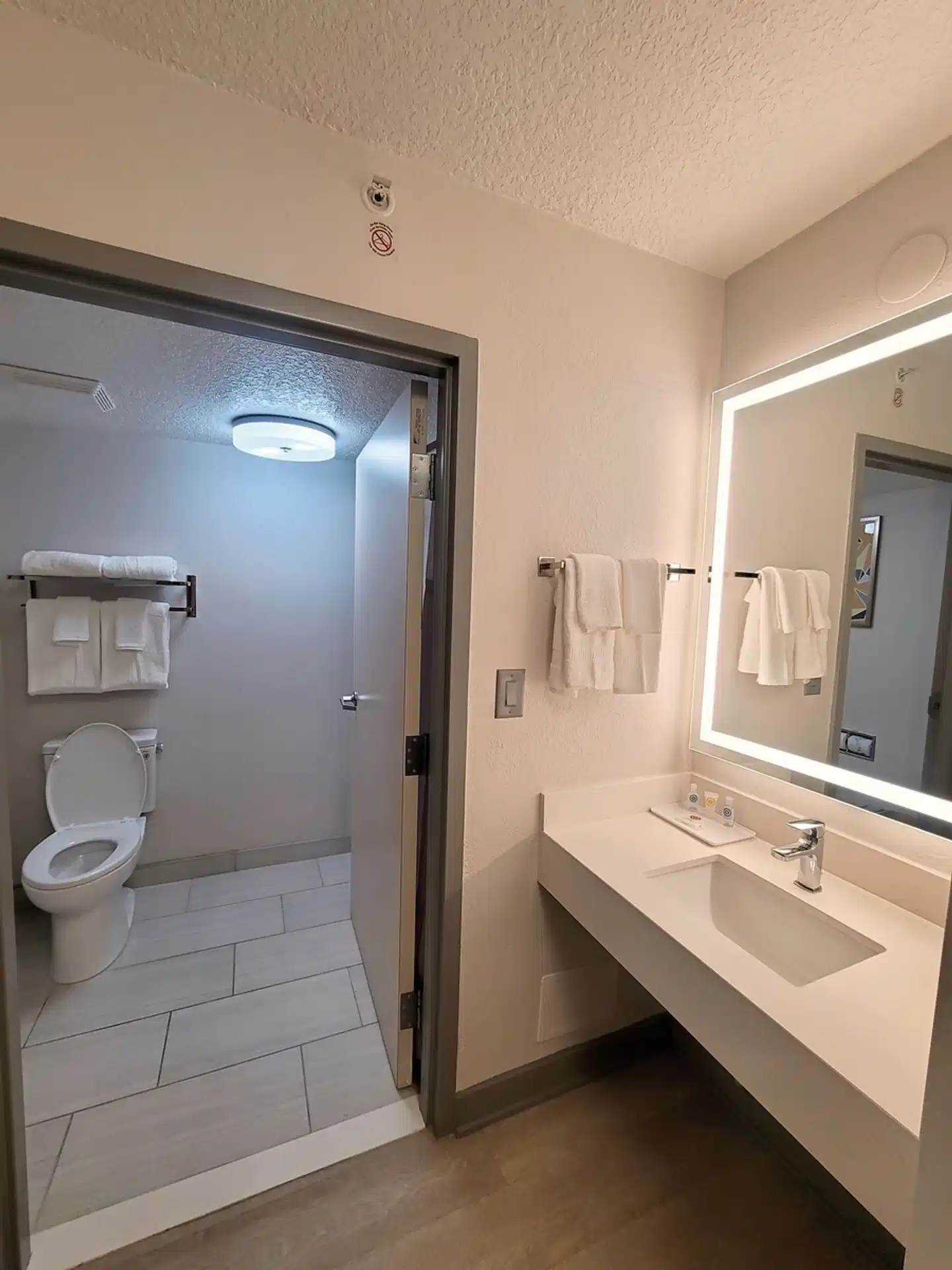 Comfort Inn near Universal Convention Center Badezimmer