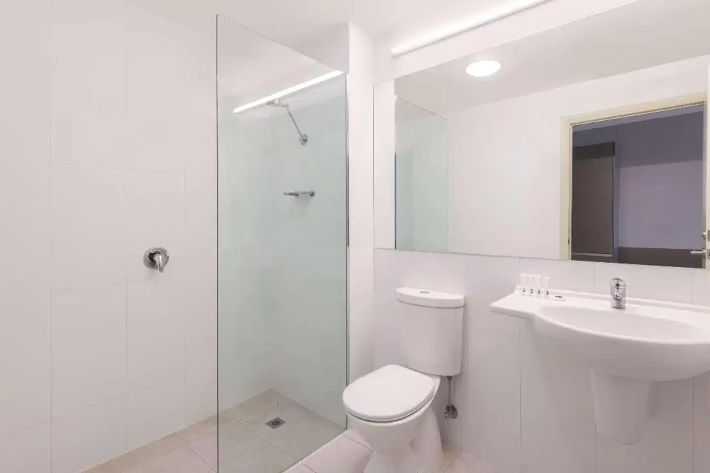 Travelodge Hotel Hobart Airport Badezimmer