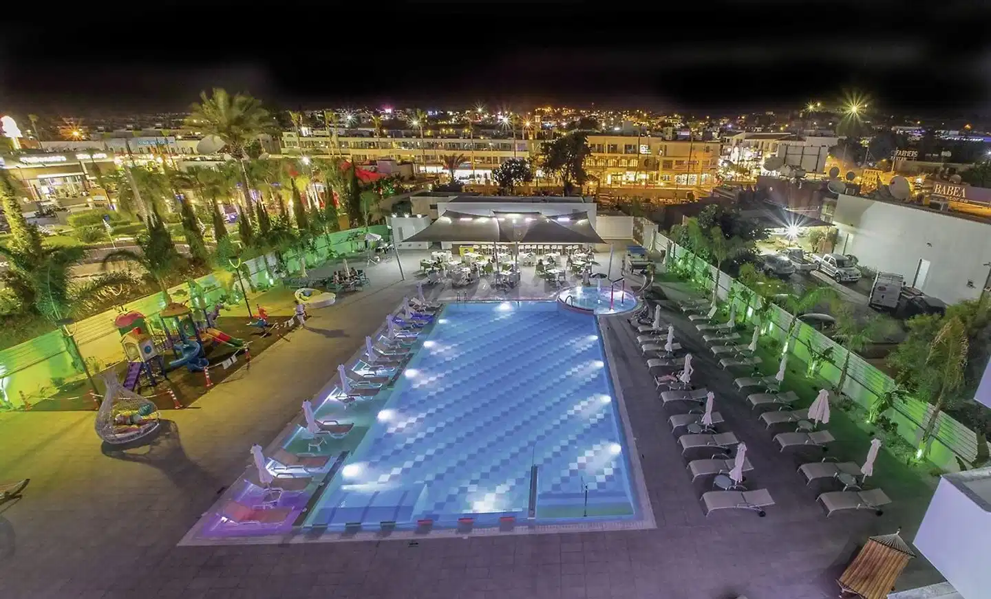 Nicholas Color Hotel Pool