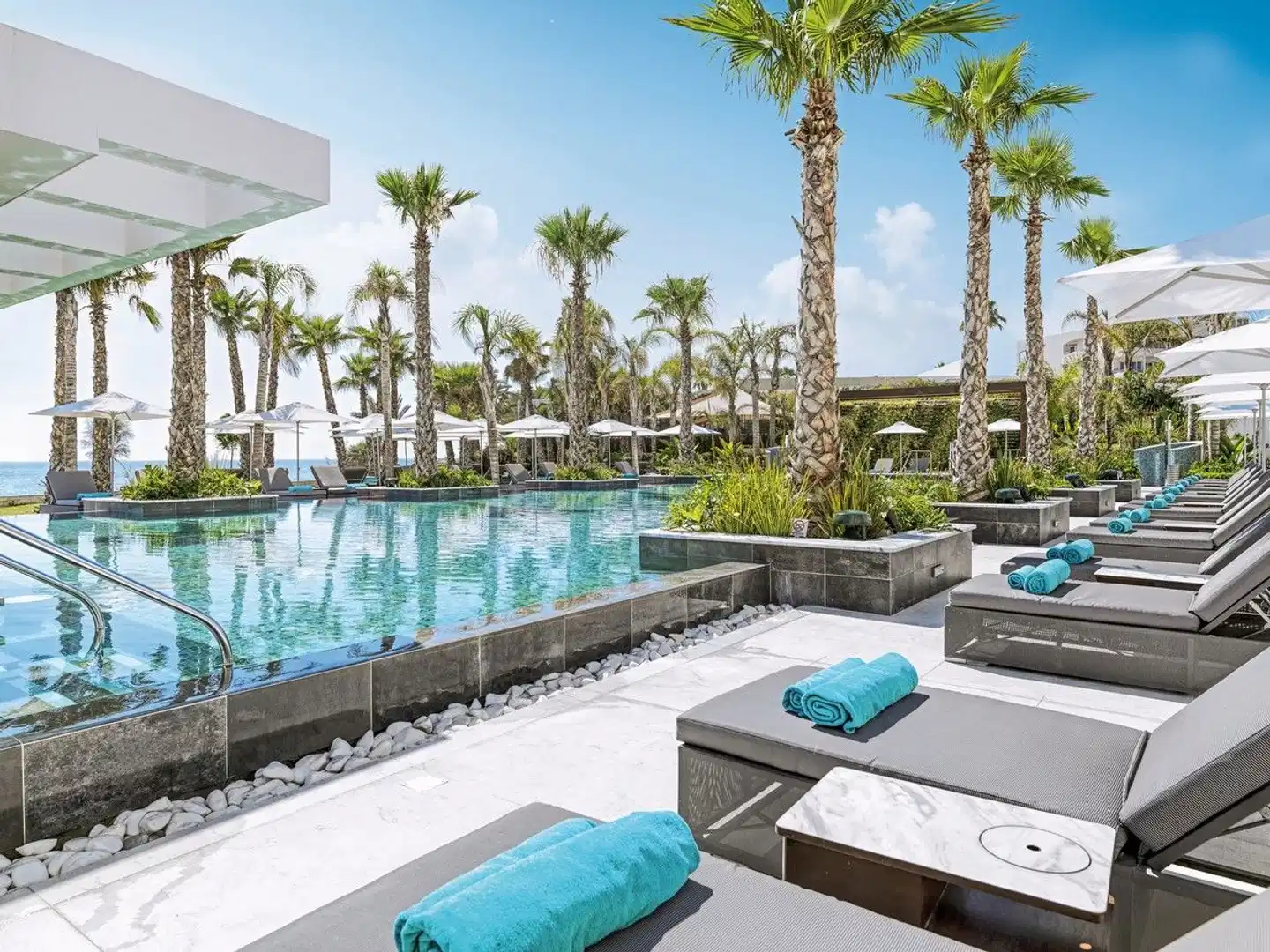 Amavi MadeForTwo Hotels Pool