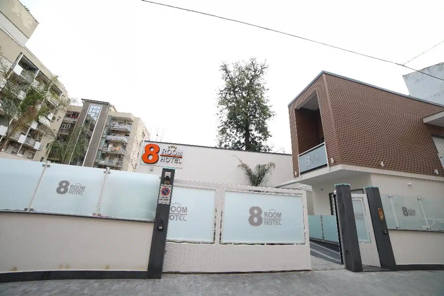 8 Room Hotel Aussenansicht