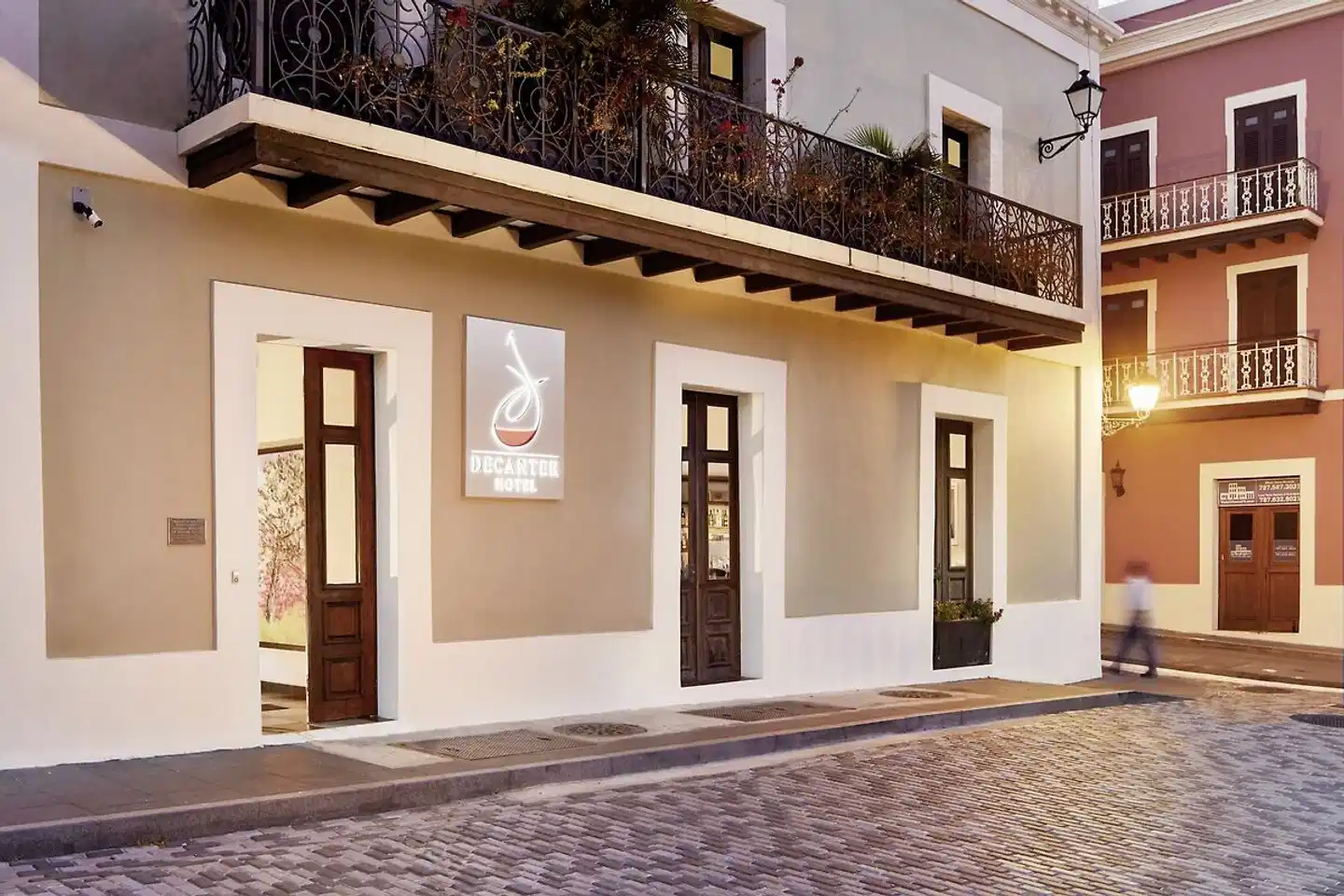 Decanter Hotel Lobby