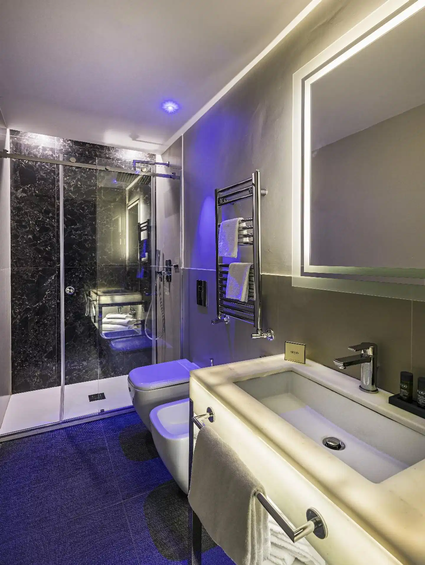 The Glam Hotel Badezimmer