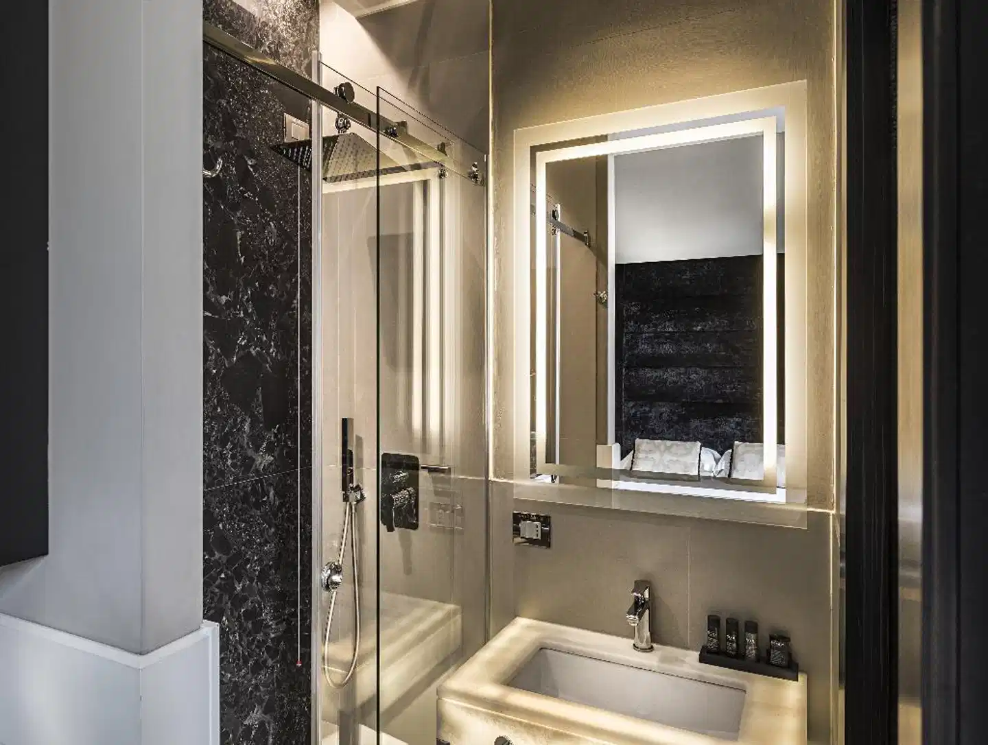 The Glam Hotel Badezimmer