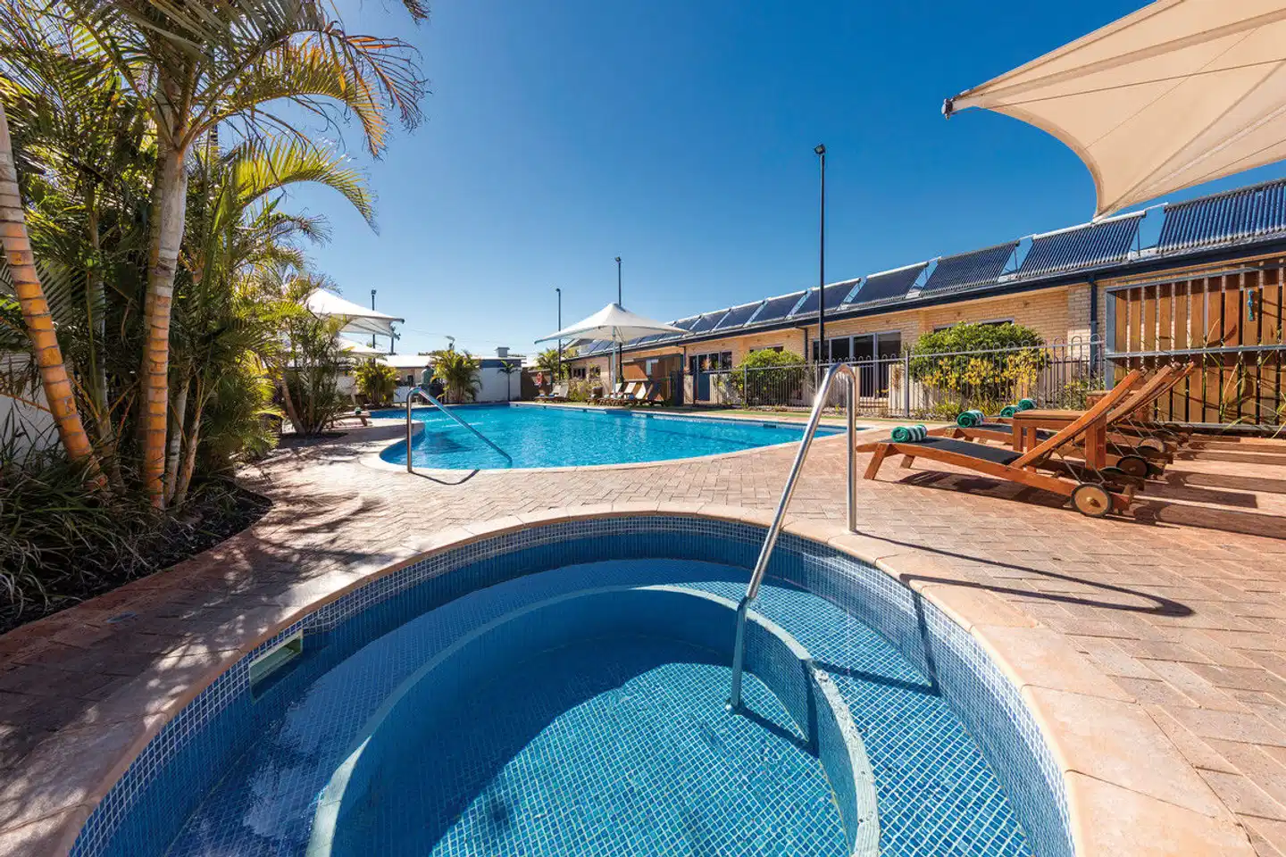 Nesuto Geraldton Apartment Hotel Pool
