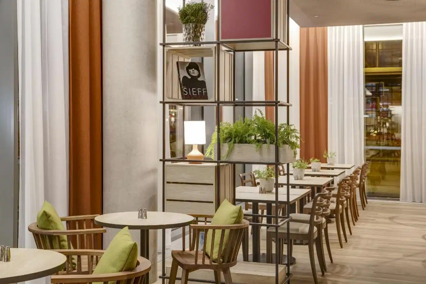 IntercityHotel Hamburg-Barmbek Lobby