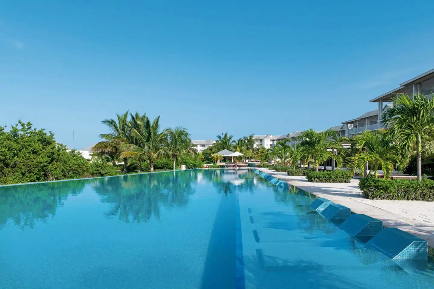 Playa Luxury Cayo Guillermo Pool