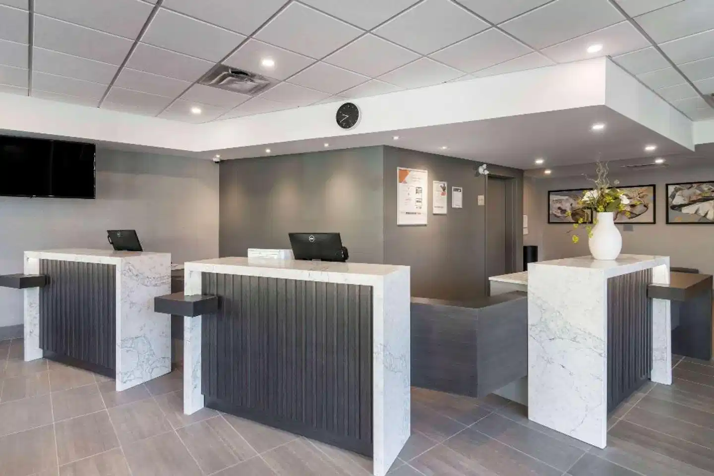 Quality Inn Nanaimo Lobby