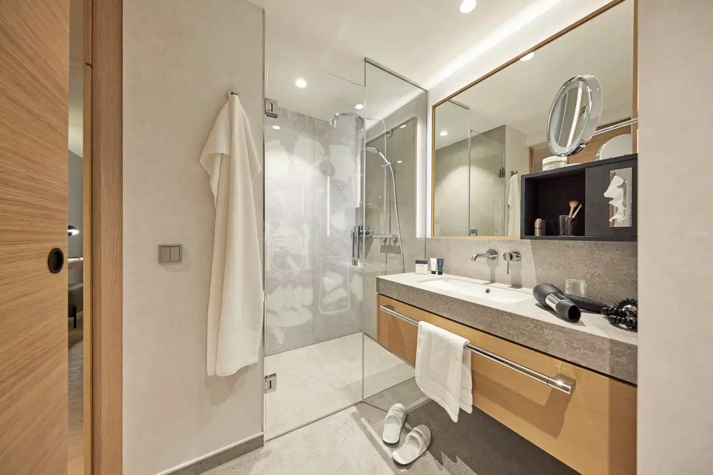 ATLANTIC Hotel Heidelberg Badezimmer