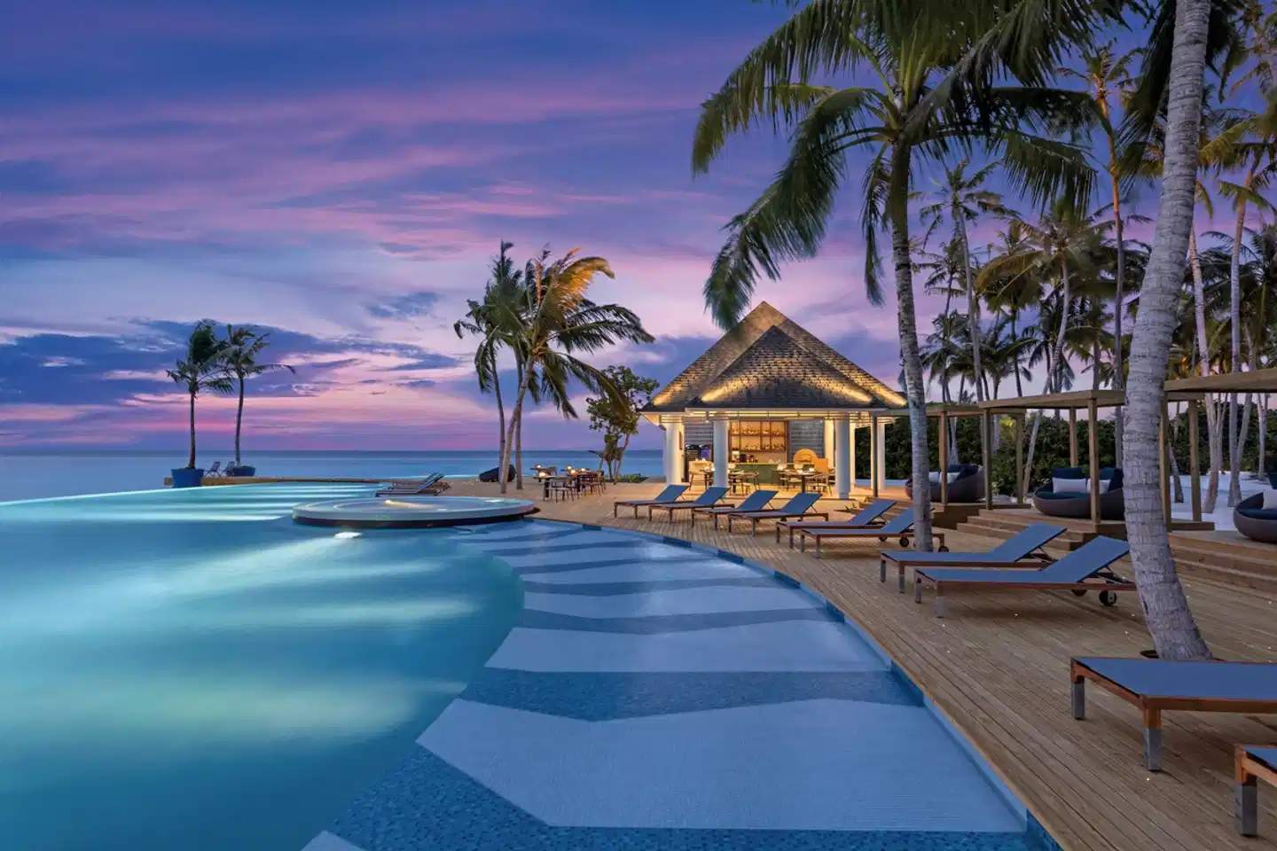 Avani+ Fares Maldives Resort Terrasse