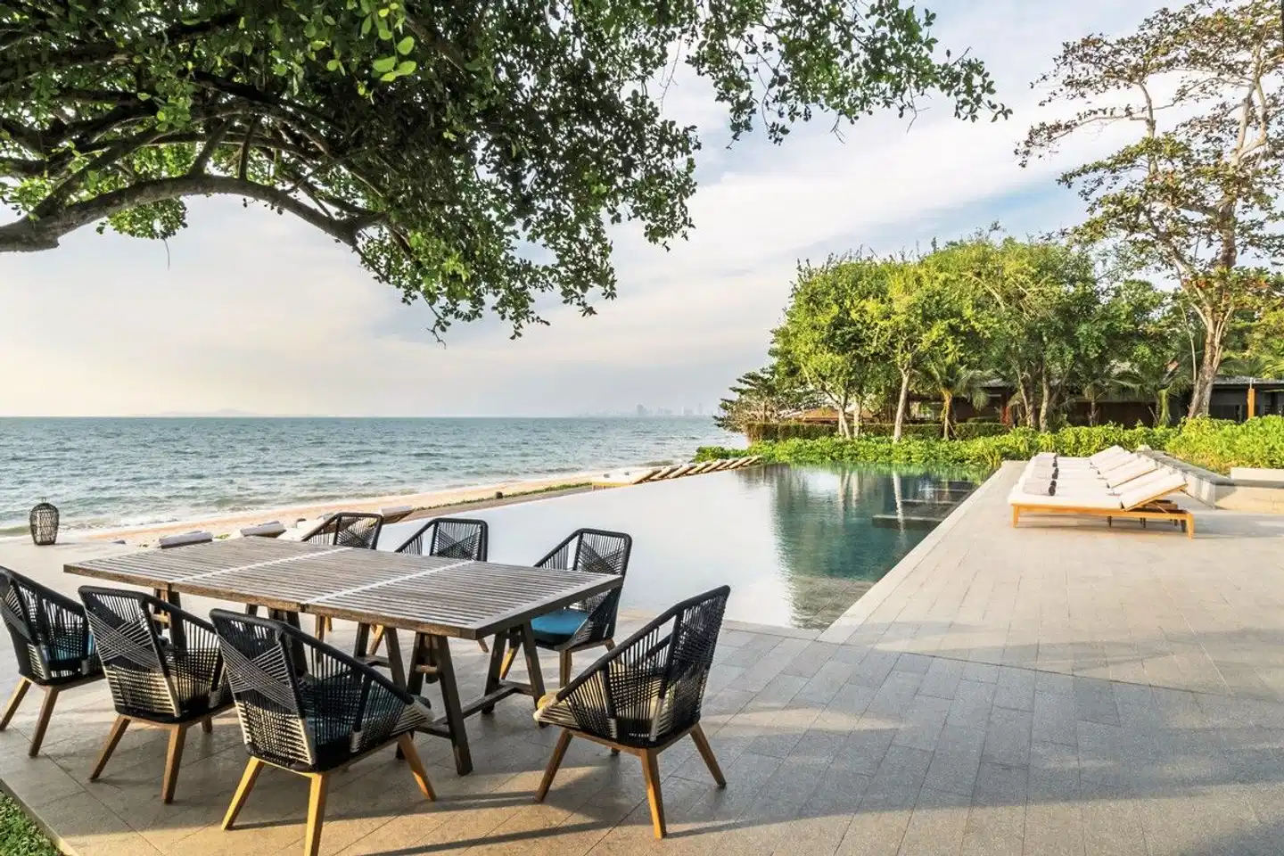 Andaz Pattaya Jomtien Beach Terrasse