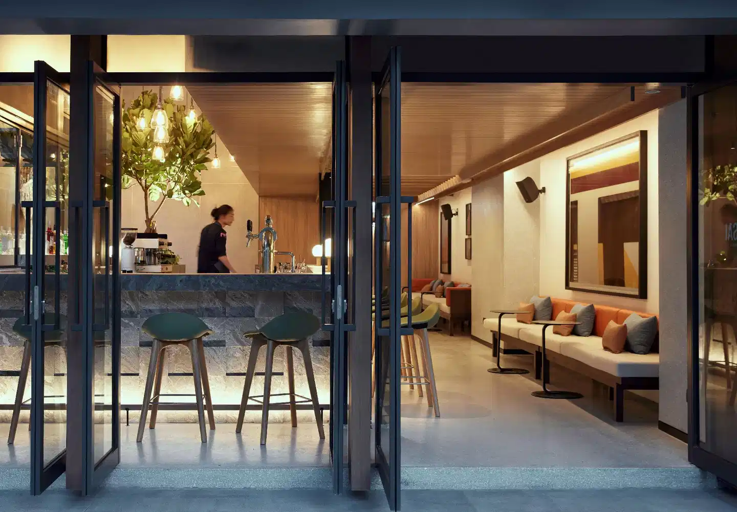 ASAI Bangkok Sathorn Bar