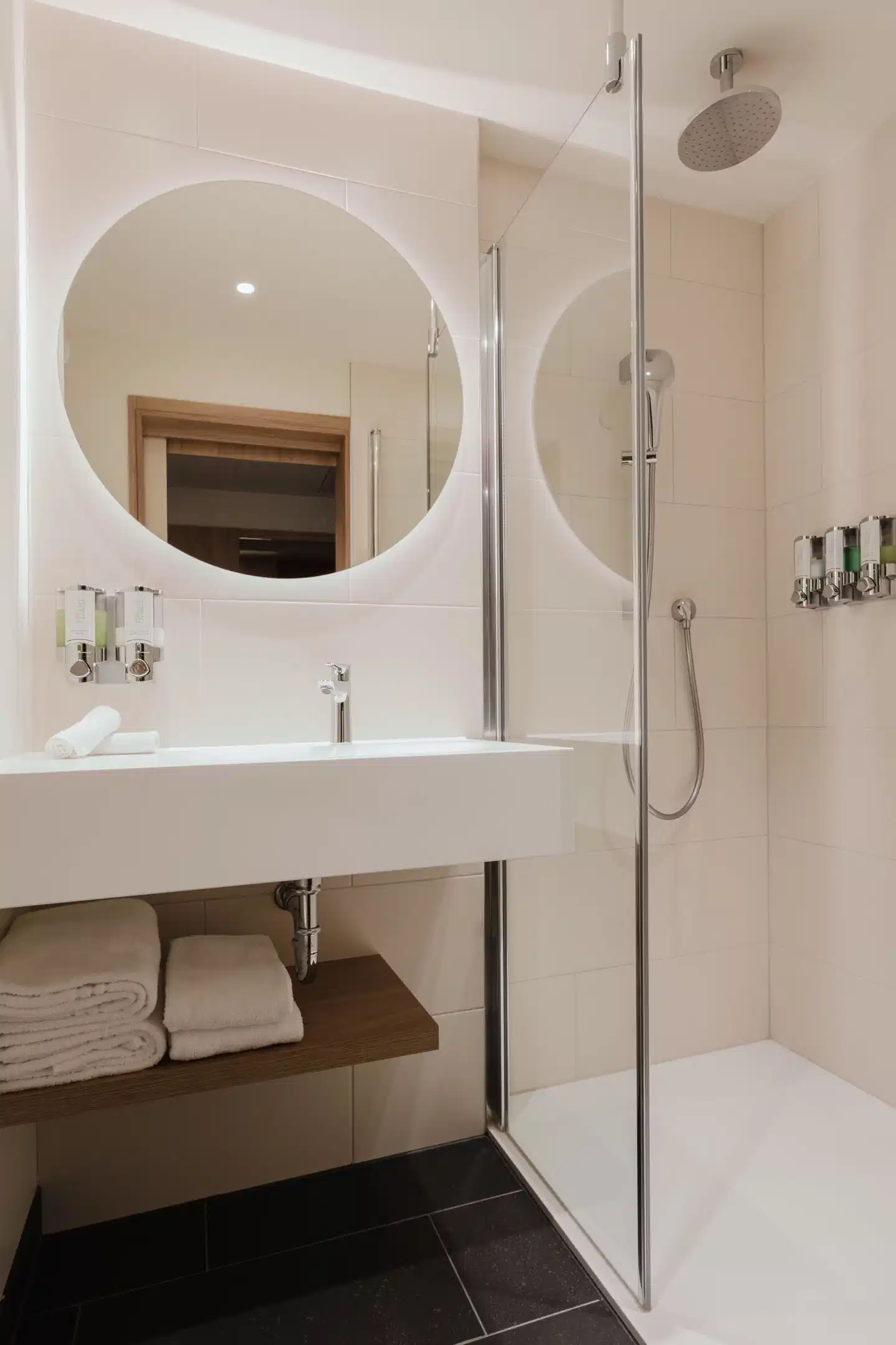 Hampton By Hilton Vienna City West Badezimmer