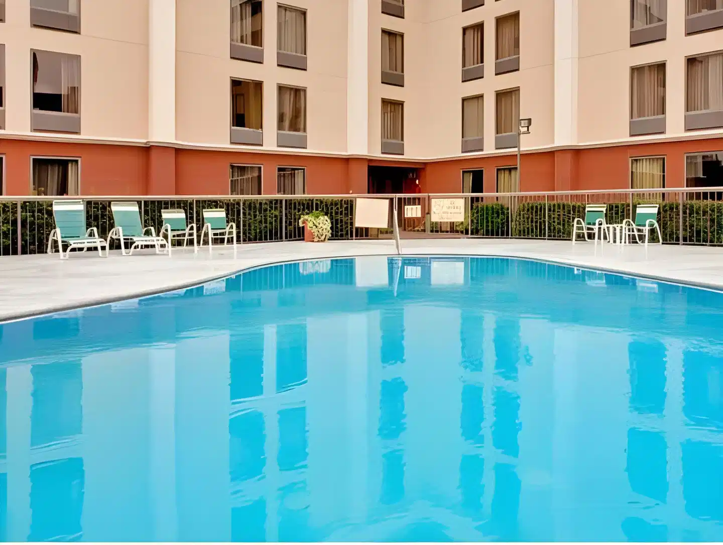 Holiday Inn Express Memphis Medical Center Midtown Pool
