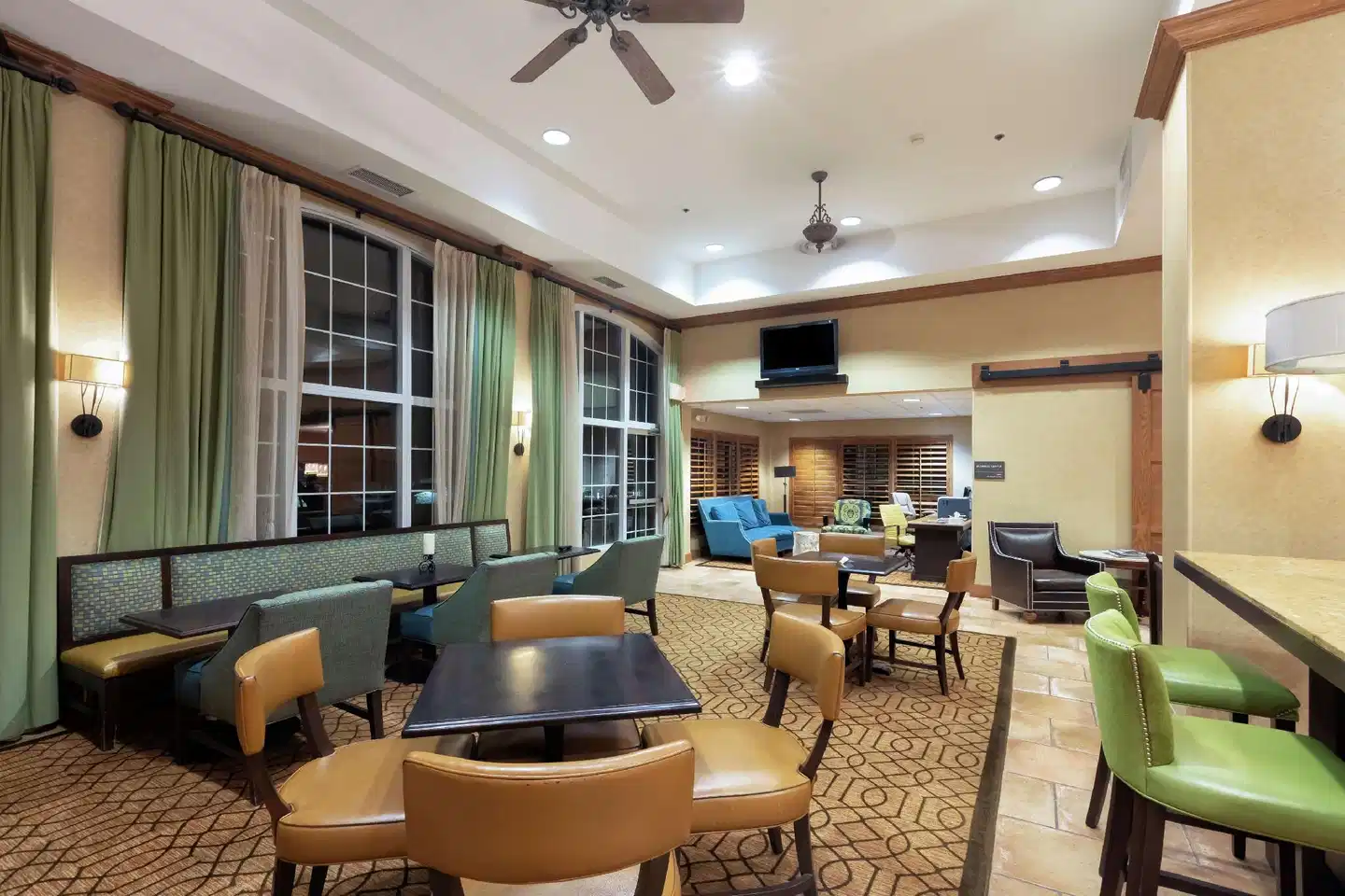 Hampton Inn & Suites Austin-Airport Bar