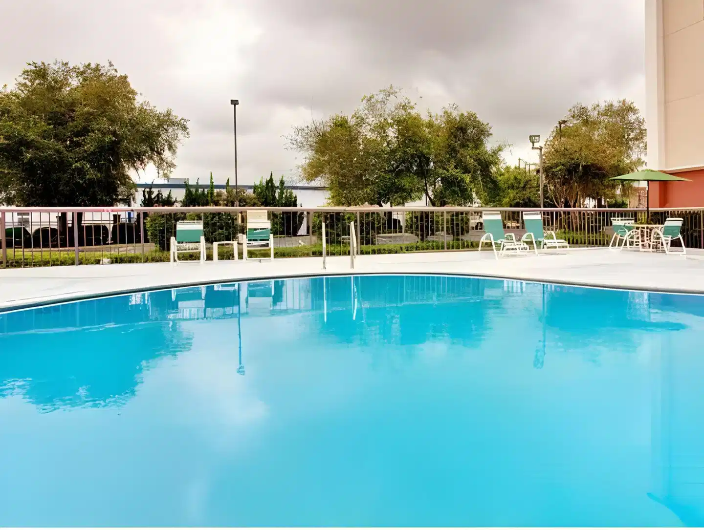 Holiday Inn Express Memphis Medical Center Midtown Pool