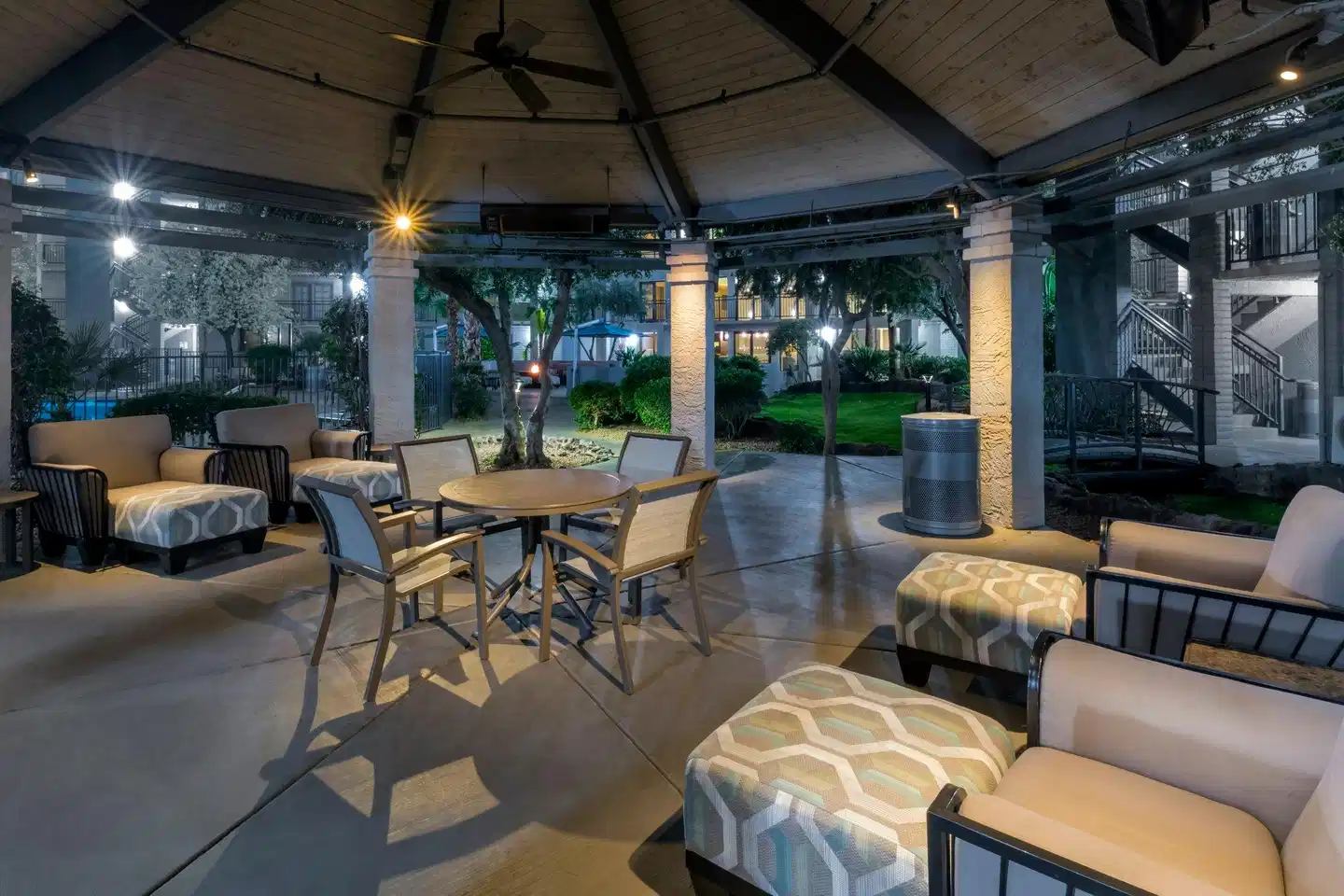 Holiday Inn & Suites Phoenix Airport North Terrasse