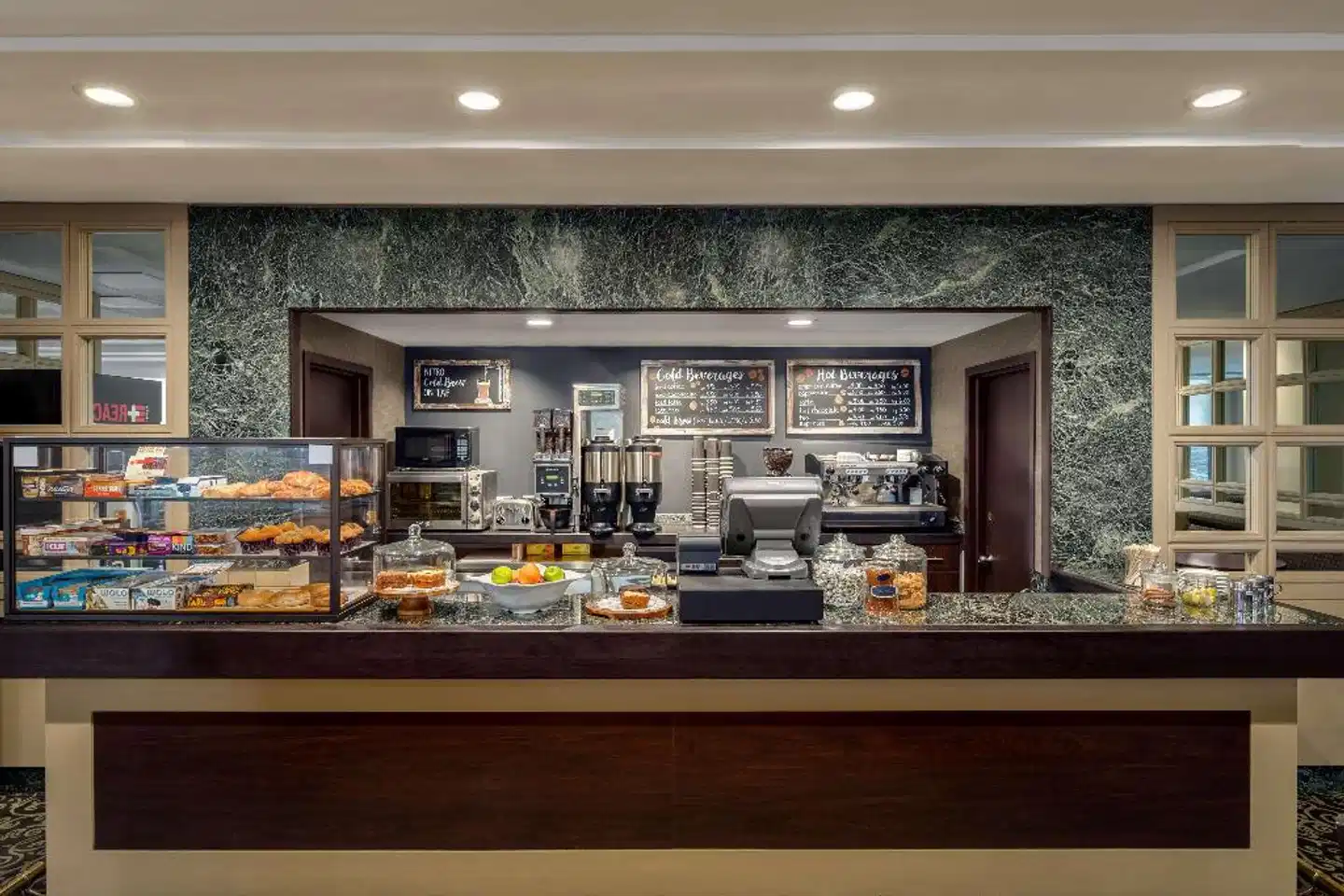 DoubleTree by Hilton New York LaGuardia Airport Restaurant