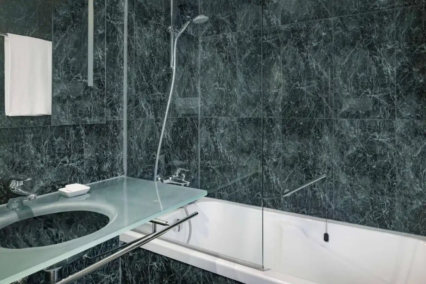 AC Hotel by Marriott Genova Badezimmer