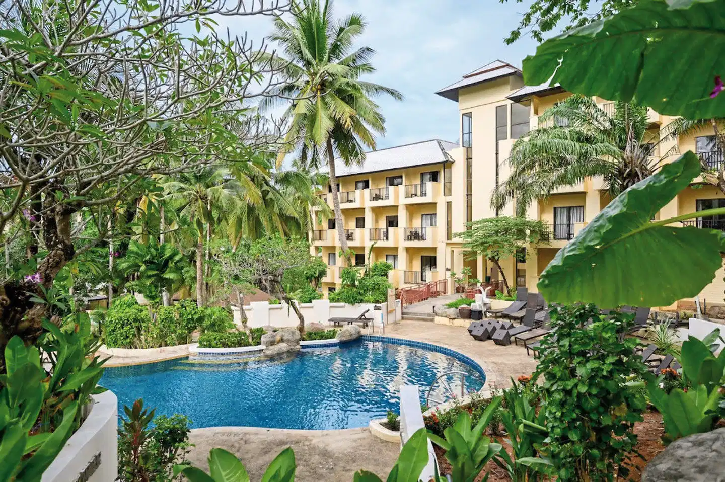 Horizon Karon Beach Resort & Spa Pool