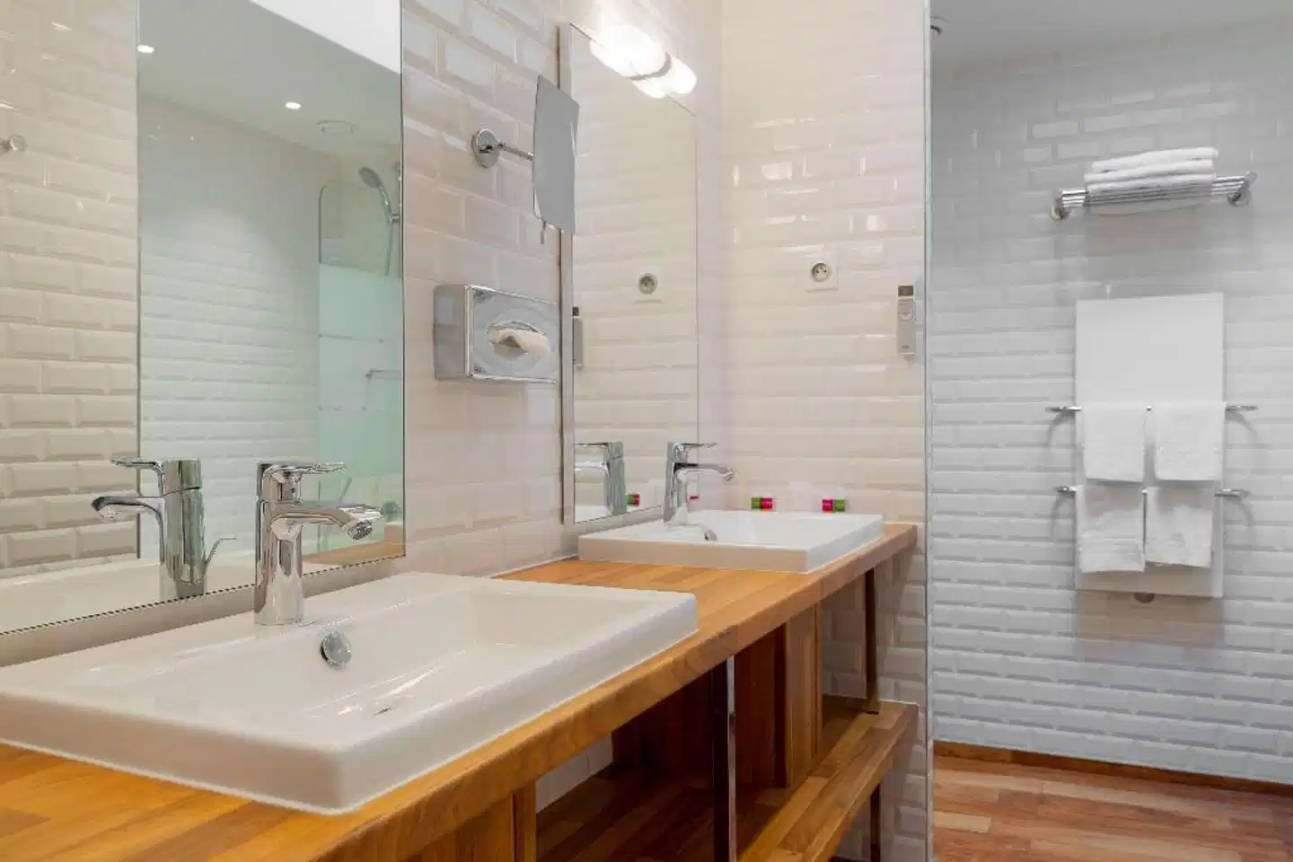 George Opera - Astotel Badezimmer