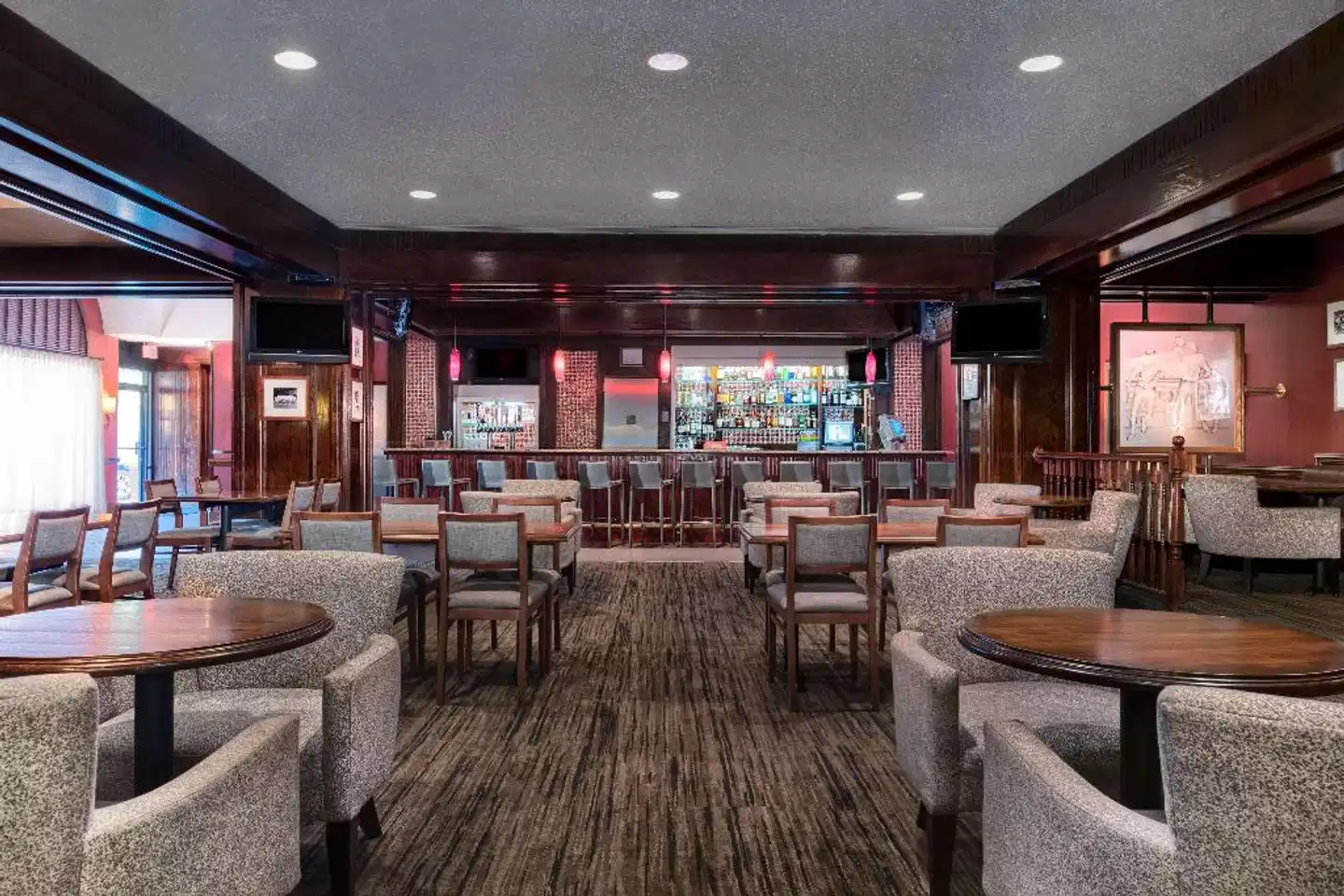 DoubleTree by Hilton Philadelphia Airport Bar