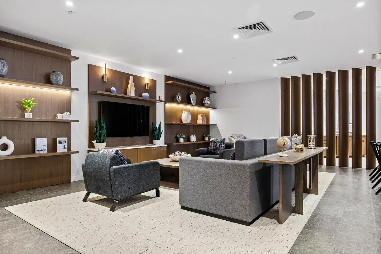 DoubleTree by Hilton New York JFK Airport Lobby